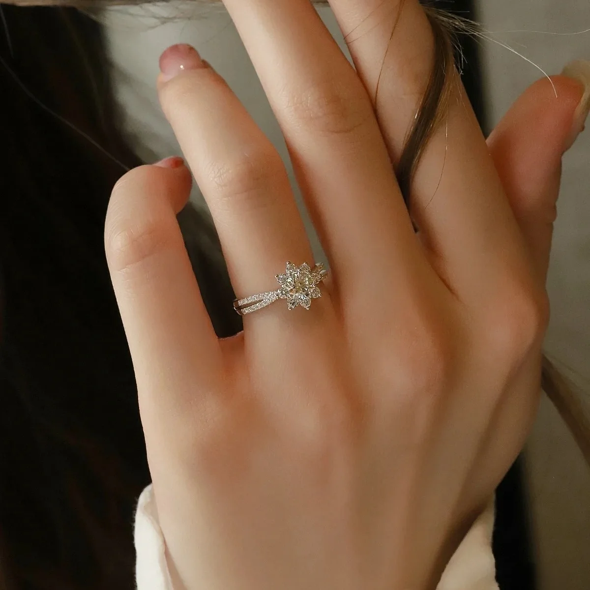 Women's Sunflower Ring PT950 Platinum 0.5CT Moissanite Light & Warmth Symbol Eternal Love Vitality Daily Gift - Image 3